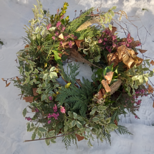couronne funéraire feuillages et bruyère